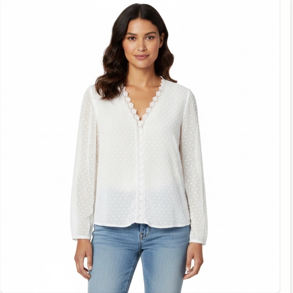 Eyelet Style lined shirt with puff sleeves